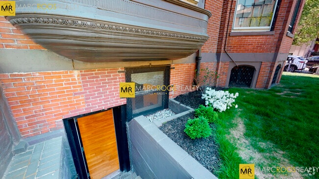 Building Photo - 398 Beacon St