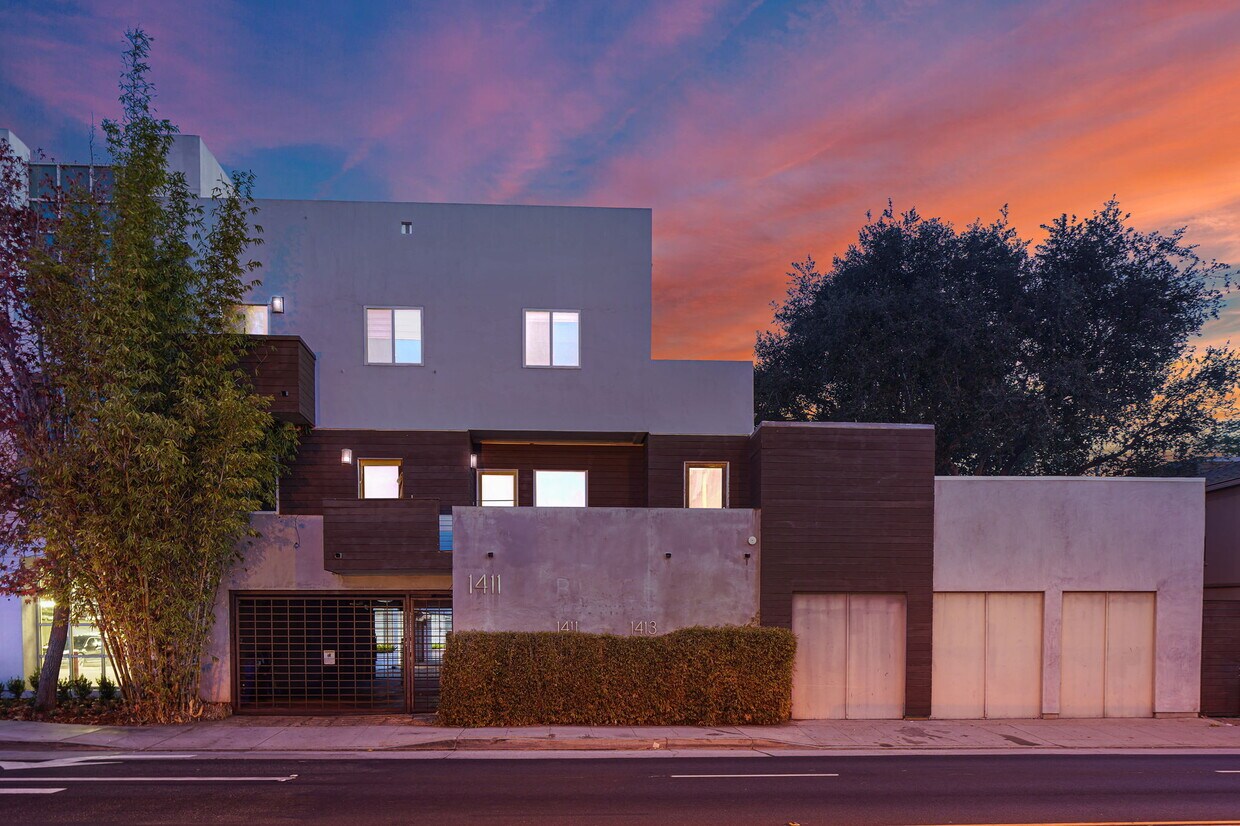 Primary Photo - 1411 Cloverfield Blvd