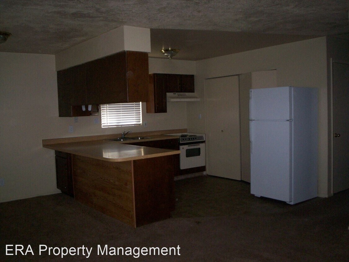 Building Photo - 673 W 400 N