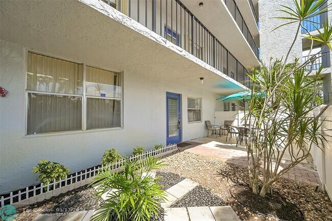 Building Photo - 6650 S Oriole Blvd