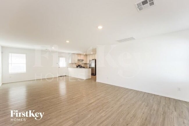 Building Photo - 2408 Lake Hls