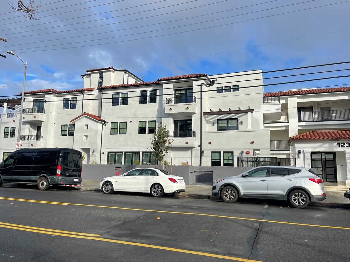 M Street Residence Apartments in Valley Village, CA