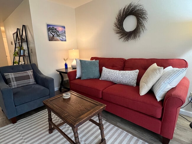 Foto del edificio - 376 Catron St N