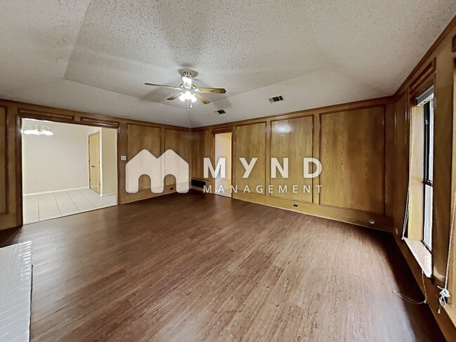 Foto del edificio - 4211 Spring Meadow Ln