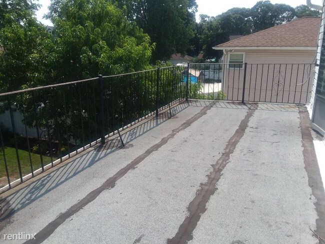 Foto del edificio - 2 br, 1 bath Apartment - 00123  Evans Avenue