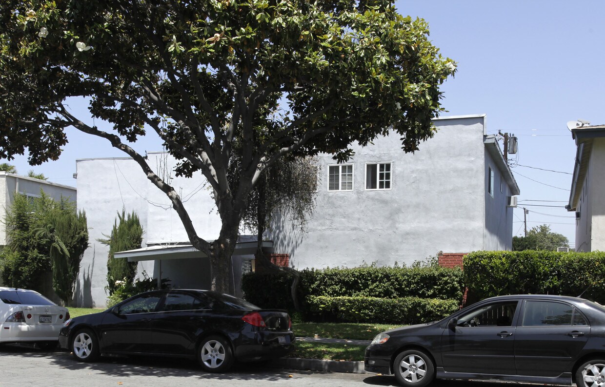 Building Photo - 705 E Santa Fe Ave