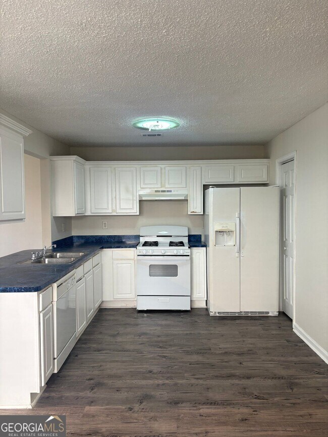 Foto del edificio - 3698 Sapphire Ct