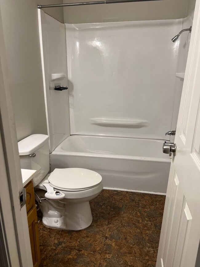Building Photo - 1 bedroom/ downtown