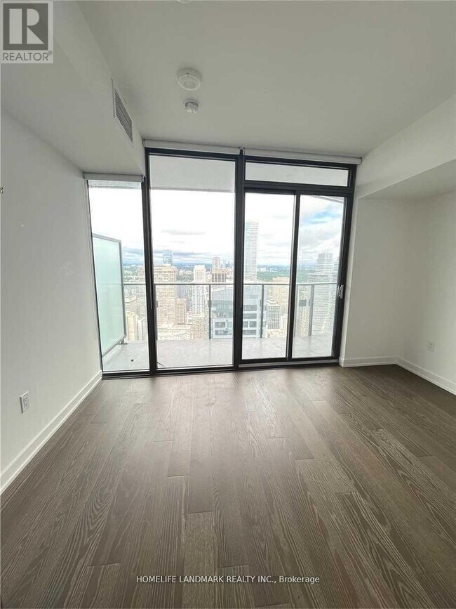 Photo du bâtiment - 11 Wellesley St W