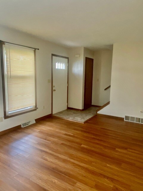 Building Photo - 5641 London Dr