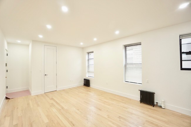 Building Photo - 3505 Broadway