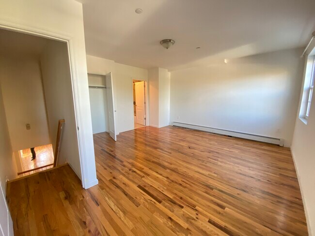 Foto del edificio - 1111 Adee Ave