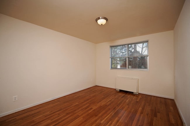 Building Photo - Bradley View