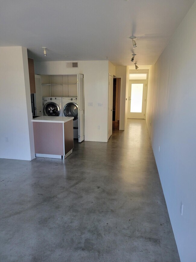 Building Photo - 5806 Waring Ave