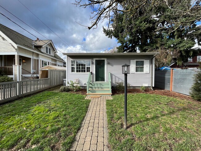 Building Photo - Charming 2Bd 1Ba Bungalow in St. Johns ~ U...