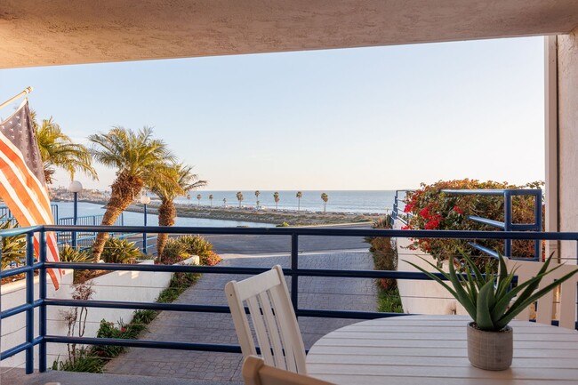 Foto del edificio - 2BR/2BA Seaside Condo - Ocean Views, Pool/...