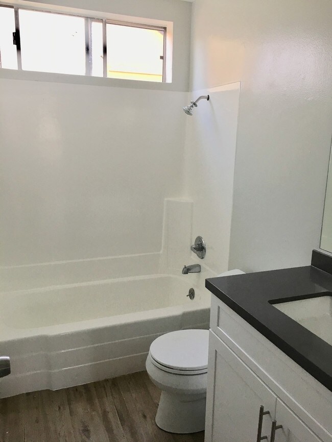 Foto del edificio - Rose Park FourPlex