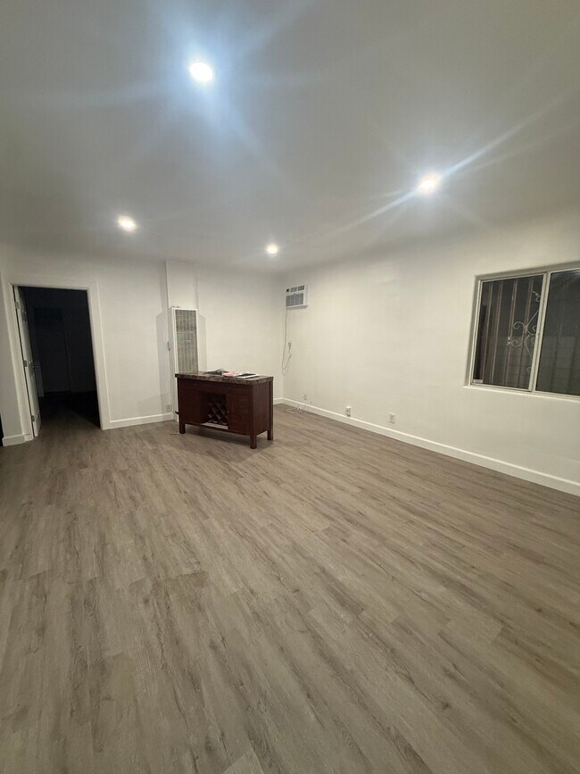 Foto del edificio - 2205 S Burnside Ave