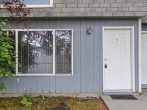 Building Photo - 400 S Morain St