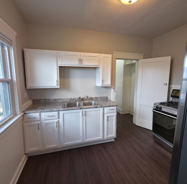 Foto del edificio - 747 E 117th St