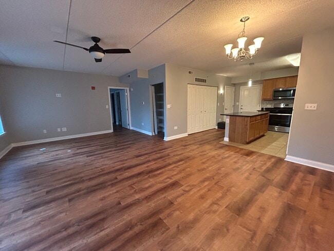 Foto del edificio - 3400 N Old Arlington Heights Rd