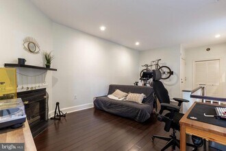 Building Photo - 1631 Green St