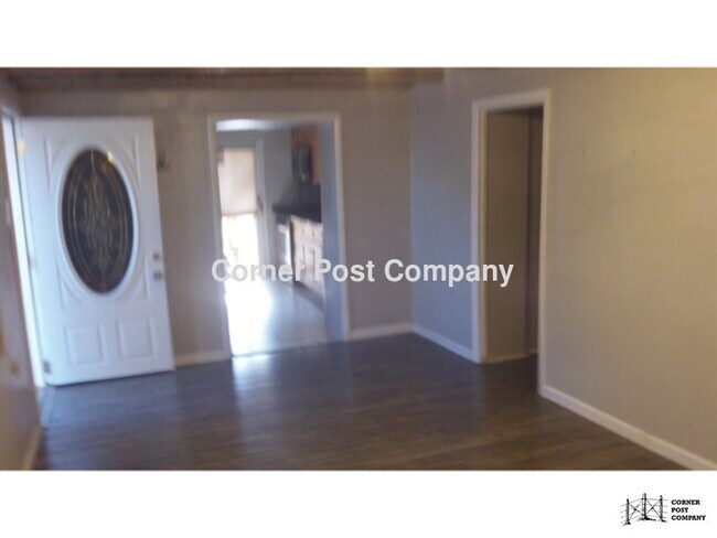 Building Photo - North Valley Charm