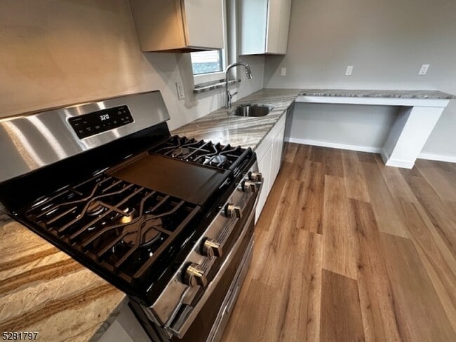 Building Photo - 23 Chestnut St