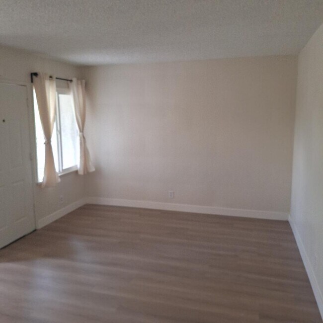 Foto del edificio - 420 N Alameda Ave