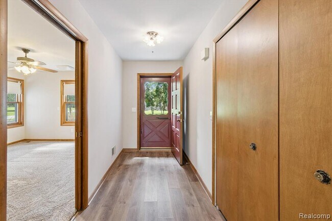 Foto del edificio - 10419 Maple Rd
