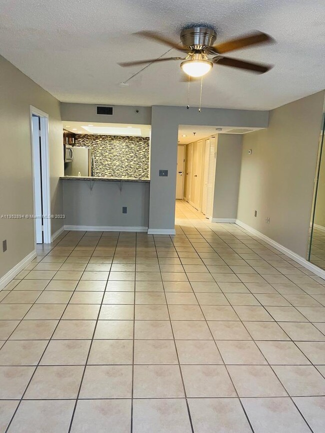 Foto del edificio - 555 NE 15th St