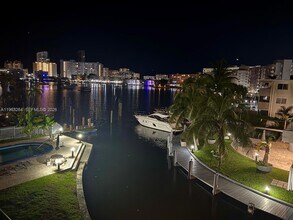 Building Photo - 1900 Diana Dr