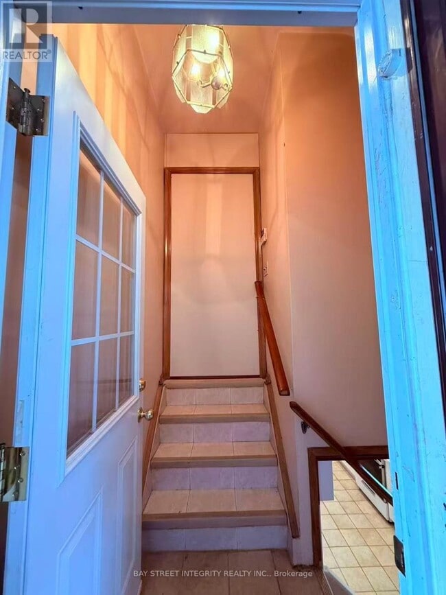 Building Photo - 11 Southill Dr