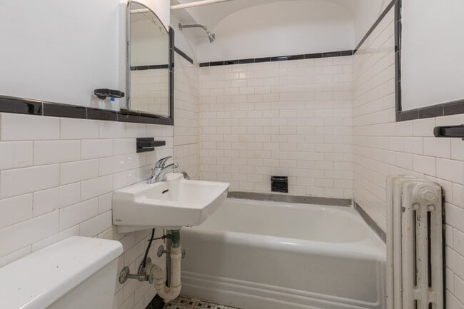 Building Photo - 323 Commonwealth Ave