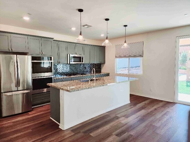 Building Photo - 26065 Plumcot Dr