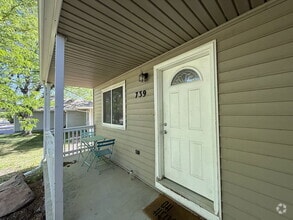 Building Photo - 739 Ponderosa Dr