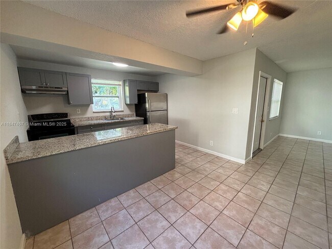 Foto del edificio - 7921 NW 44th Ct