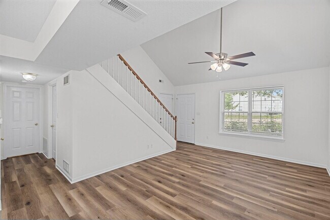 Building Photo - 3503 La Mesa Dr