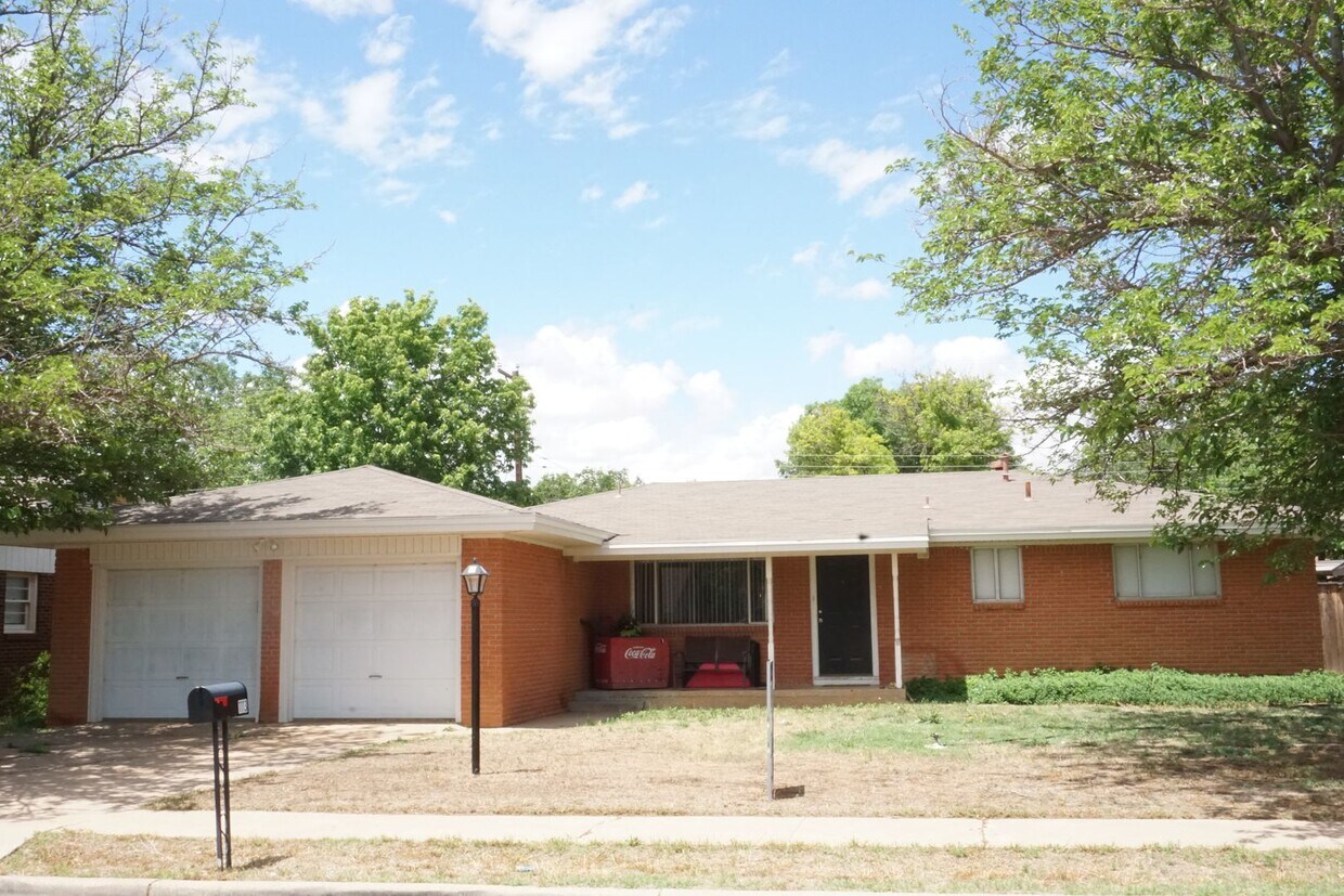 Primary Photo - Beautiful Home In Shallowater School Distr...