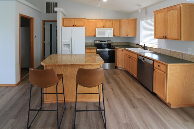 Foto del edificio - 3 bed, 2 bath home in Richland