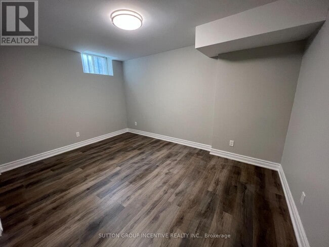 Building Photo - 114 Raymond Crescent