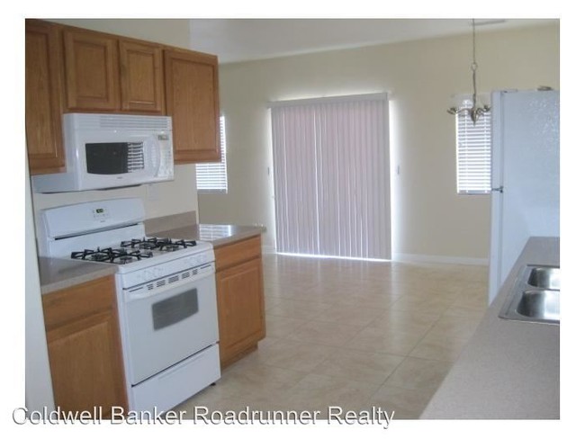 Building Photo - 6437 El Comino Rd