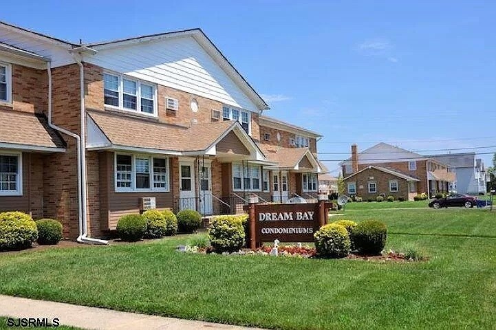 Dream Bay Condominiums - 705 N Dudley Ave