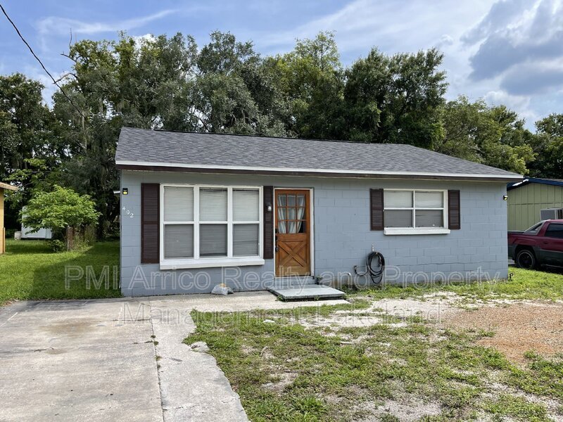 Primary Photo - 402 Pinehurst St