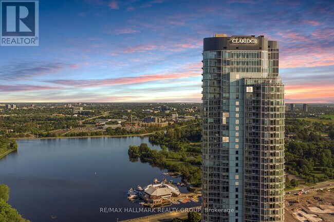 Photo du bâtiment - 805 Carling Ave