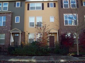 Building Photo - 6030 NE Maidstone St