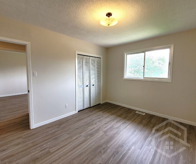 Photo du bâtiment - 3 Bedroom House Close to Trottier Park!
