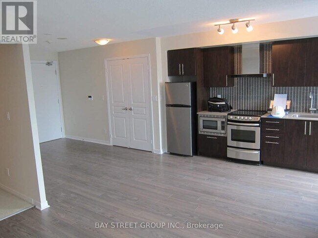 Building Photo - 352 Front St W