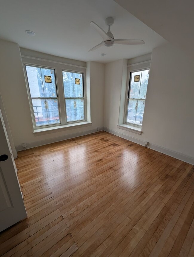 Foto del edificio - Newly renovated, modern apartment in historic Covington