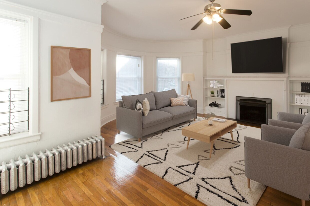 Primary Photo - 1358 E. 58th Street